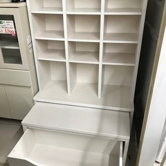 テーブル引き出し付き収納棚の画像