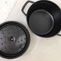 A）Staub ストウブ ラウンドココット 22cm シャイニーブラックの画像