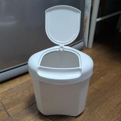 ダストボックス＆サニタリーボックスの画像
