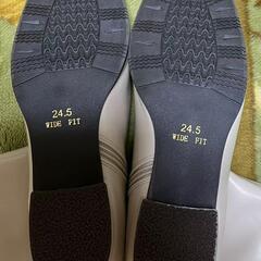 ラファーファシューズ　ブーツ　24 .5 ホワイト　レザー風の画像