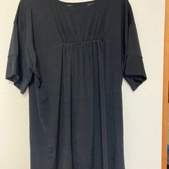 ほぼ新品　AZUL 黒　夏用トップスの画像