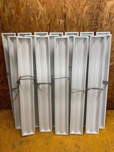 a(7429) ★直接お引き取り限定☆ 東芝 LED 照明器具 LEER-41502-LS9 2022年 18本 W1260D175H68 TOSHIBA 大阪