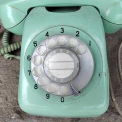 昭和レトロなダイヤル電話　エメラルドグリーン色の画像