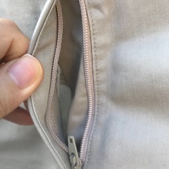 ベージュパンツの画像