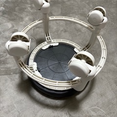 低めキャスター付き椅子の画像