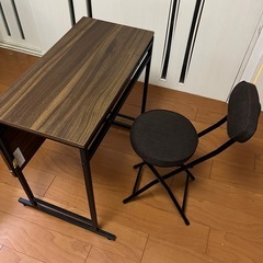 ビジネス用　デスク、椅子のセットの画像