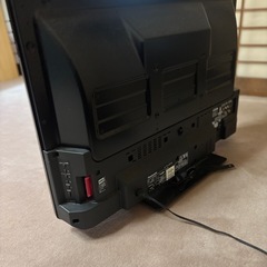 高w89 32インチリモコン付き TV の画像