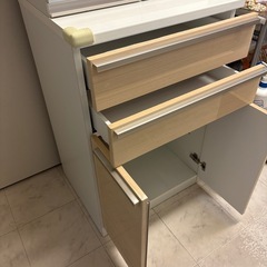 【無料！現地受け渡し！】ニトリ食器棚の画像