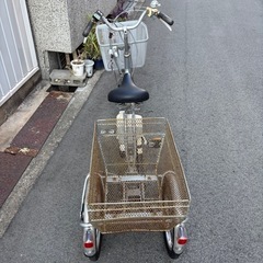 電動アシスト三輪車の画像