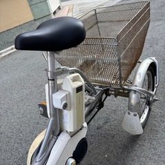 電動アシスト三輪車の画像