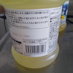 サラダ油二本とビールとノンアルの画像