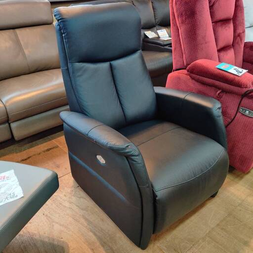 E47　美品！ニトリ製　本革（一部合皮）電動リクライニングソファ E47 美品！ニトリ製 本革（一部合皮）電動リクライニングソファ