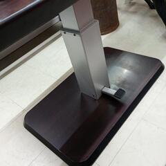 高さを変えられるテーブルの画像