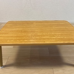 折りたたみ式のテーブルです。の画像
