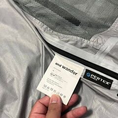 and wander PERTEX SHIELD rain jacketの画像