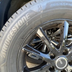 スタットレスタイヤ（205/65/R16）の画像