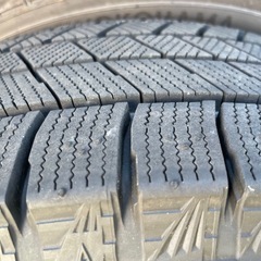スタットレスタイヤ（205/65/R16）の画像