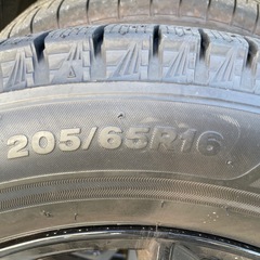 スタットレスタイヤ（205/65/R16）の画像
