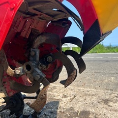 イセキ　管理機　正転逆転 耕運機 約6馬力 作業幅約320mm SX-60 ランドミニ60　跳ね上げ 中耕 ハン ドル回転 畝立て 土あげ 土寄せ 家庭菜園 畑 野菜 ネギ 農機具 程度良好 培土器 簡易始動動画ありの画像