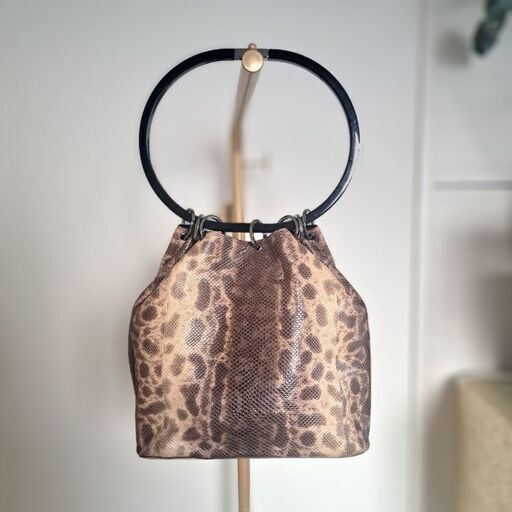 美品GUCCI巾着型リングハンドルバッグパイソン柄ショルダー