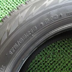 BRIDGESTONE VRX2 175/65R15 22年製スタッドレスの画像