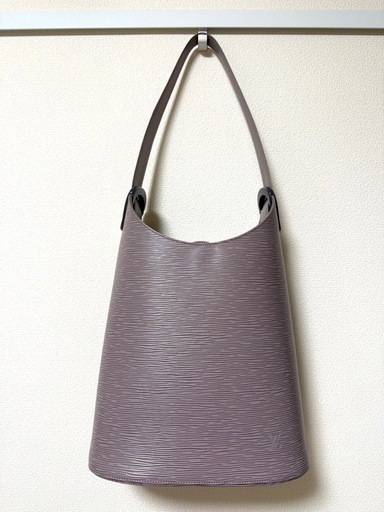 Louis Vuitton ヴェルソー ショルダーバッグ エピ ライラック