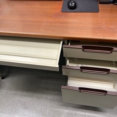 コクヨ　事務用デスク　天板木目の画像