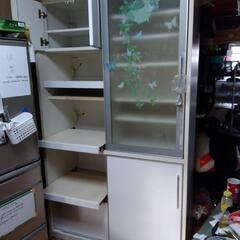 食器棚の画像