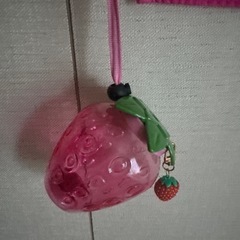 電球ソーダ いちご 入れ物 地雷系の画像
