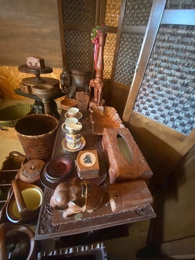 引き取り希望☆アジア風(Thailand)の木製家具や民芸品セット 引き取り希望☆アジア風(Thailand)の木製家具や民芸品セット (マイ
