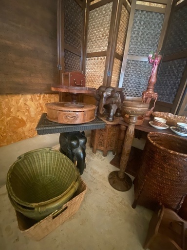 引き取り希望☆アジア風(Thailand)の木製家具や民芸品セット 引き取り希望☆アジア風(Thailand)の木製家具や民芸品セット (マイ