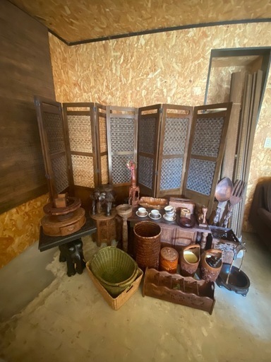 引き取り希望☆アジア風(Thailand)の木製家具や民芸品セット 引き取り希望☆アジア風(Thailand)の木製家具や民芸品セット (マイ