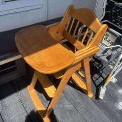 FREE WOODEN BABY CHAIR / SMALL SHELF WITH BINSの画像