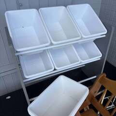 FREE WOODEN BABY CHAIR / SMALL SHELF WITH BINSの画像