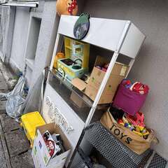 FREE TOYS FIRST COME FIRST SERVEの画像