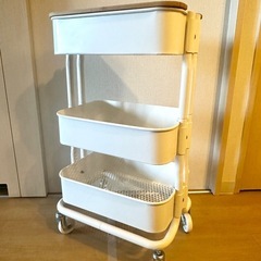 IKEA イケア  RÅSKOG ロースコグ　ワゴン ホワイト 天板 付きの画像