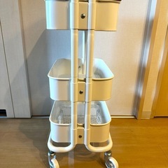 IKEA イケア  RÅSKOG ロースコグ　ワゴン ホワイト 天板 付きの画像