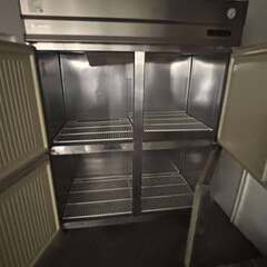 200v large freezer. Older model but still works amazingの画像