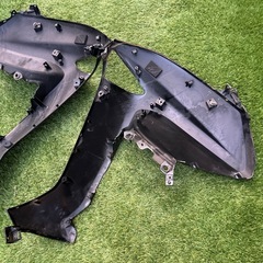 ヤマハ マジェスティ4d9フロントカウル左右
の画像