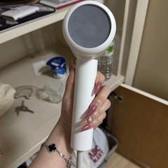 ホワイト ハンドヘルド ヘアドライヤーの画像