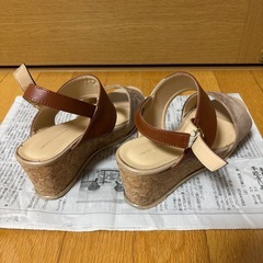 ブラウン　サンダルの画像