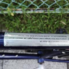 ノーパンクタイヤ自転車クロスバイクの画像