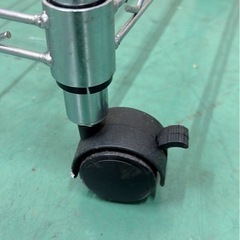 【中古】¥3,500　大型スチールラック 衣類収納 キャスター付き 【IH116】 の画像