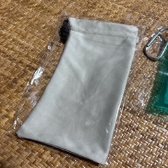 限定品！うめだ阪急限定Zoffコラボクリアポーチ メガネケース　カラビナ付きの画像