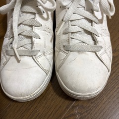 adidasスニーカーの画像