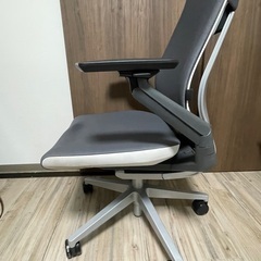 高級 オフィスチェア Steelcase Gesture 定価184,980の画像