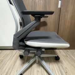 高級 オフィスチェア Steelcase Gesture 定価184,980の画像