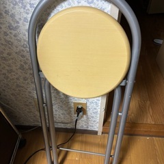 折りたたみ椅子の画像