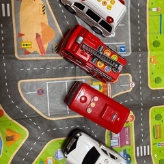 働く車4台の画像