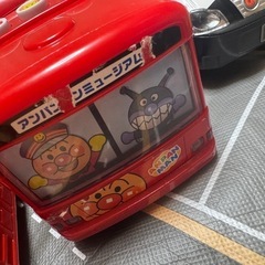 働く車4台の画像